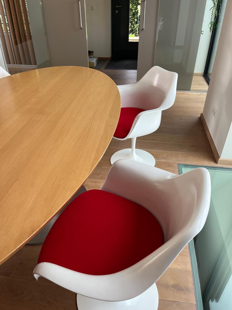 4 witte Tulip stoelen met rode kussens, Ophalen, Gebruikt, Wit, Vier