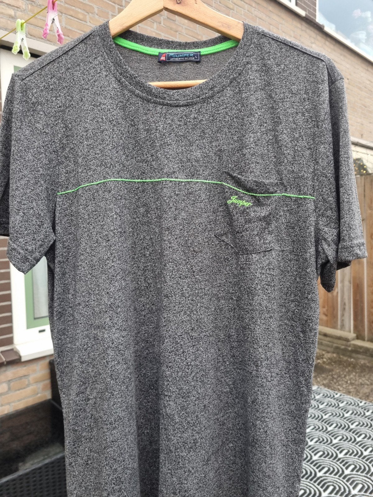 Jumper T-shirt grijs met neon groene accenten, maat L, Kleding | Heren, T-shirts, Gedragen, Maat 52/54 (L), Grijs, Ophalen of Verzenden