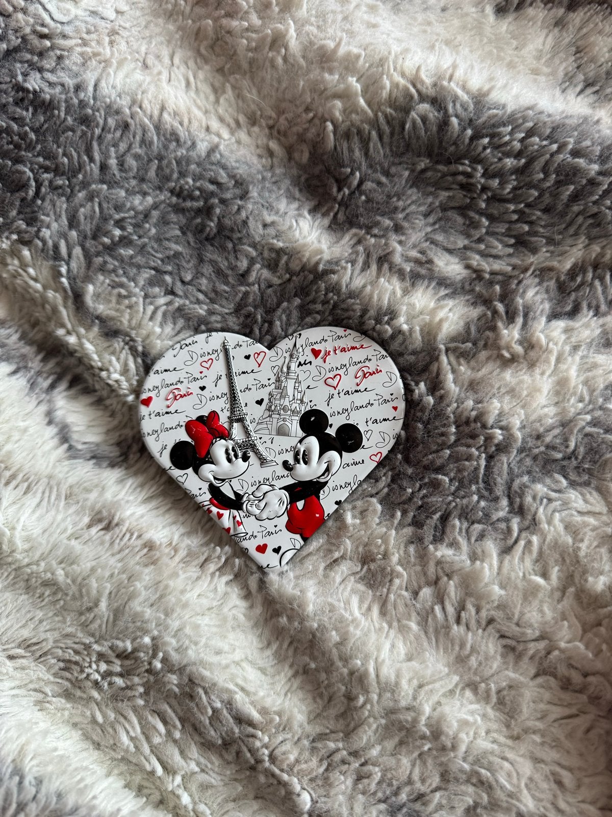 Mickey & Minnie Mouse Disneyland Parijs Hartvormig Beeldje, Ophalen of Verzenden, Mickey Mouse, Zo goed als nieuw, Beeldje of Figuurtje