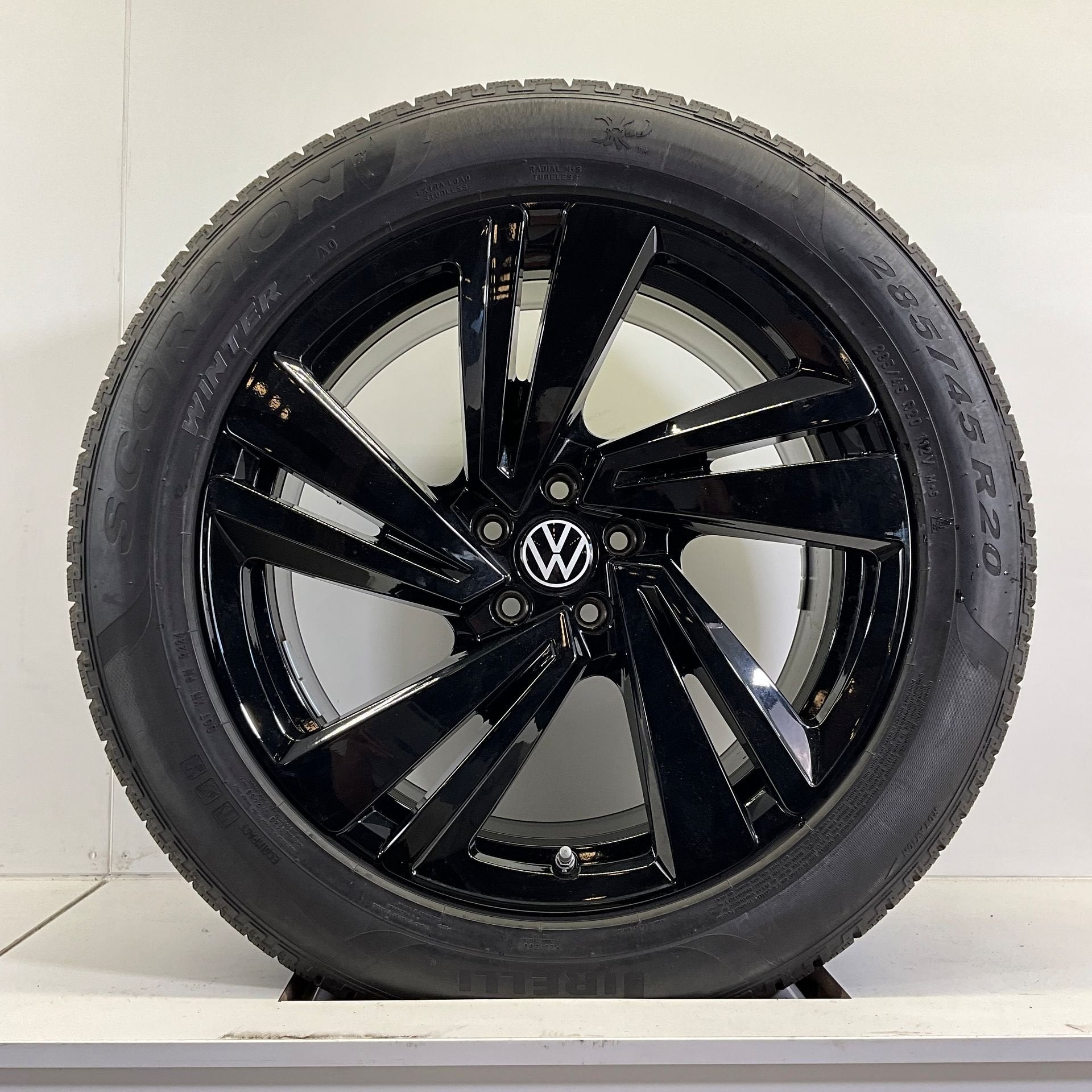 VOLKSWAGEN NEVADA TOUAREG III Q7 Q8 VELGEN SET WINTERBANDEN, Gebruikt, -, 285 mm, -