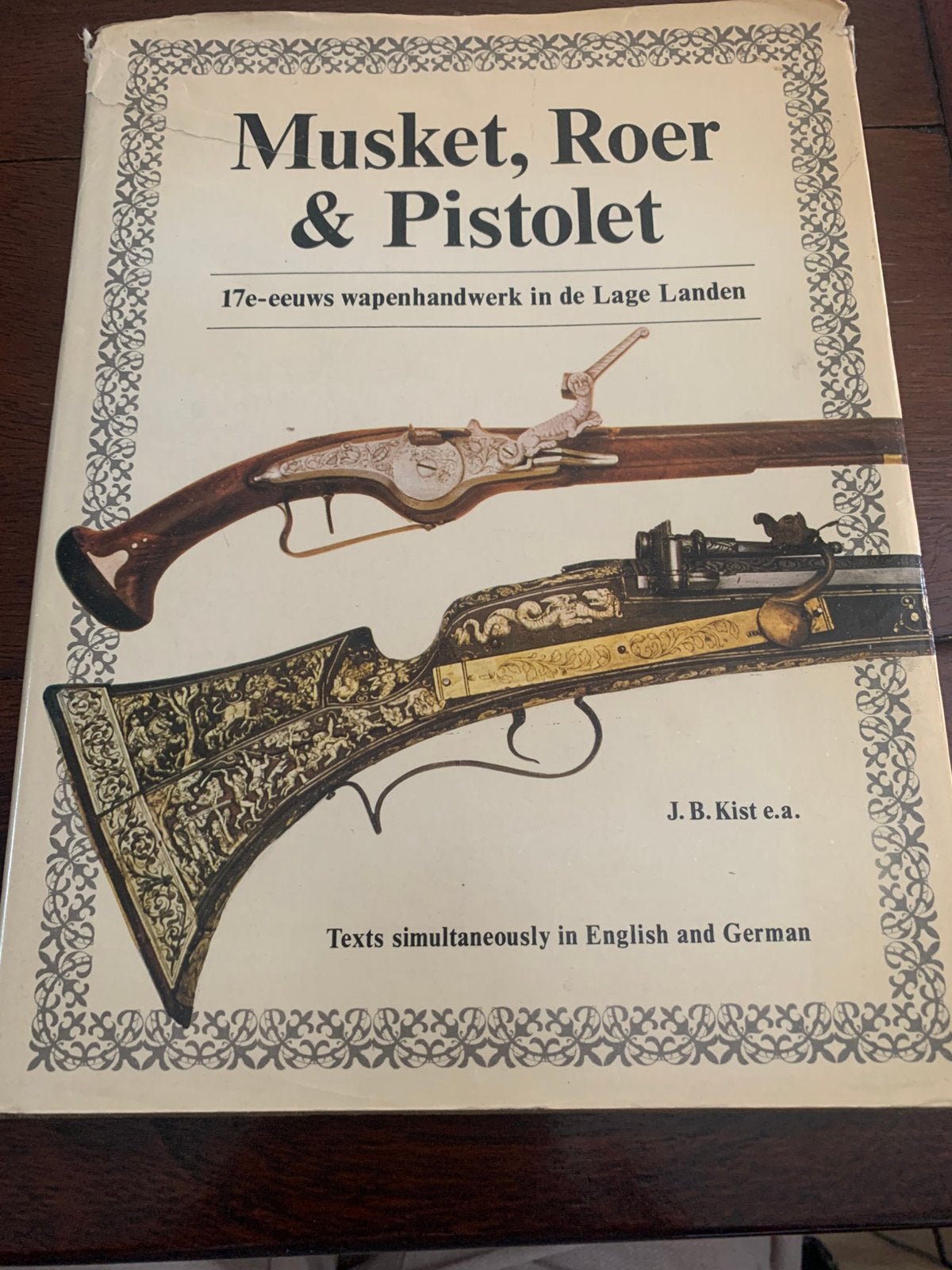 Boek Musket, Roer en Pistolet, Verzamelen, Ophalen of Verzenden, Landmacht, Nederland, Boek of Tijdschrift
