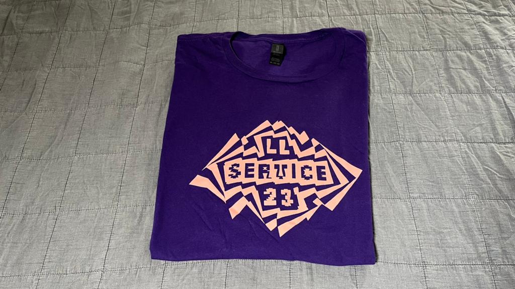 Lowlands LL23 service T-shirt met 'LL Service 23' opdruk, Ophalen of Verzenden, Zo goed als nieuw, Overige maten, Paars
