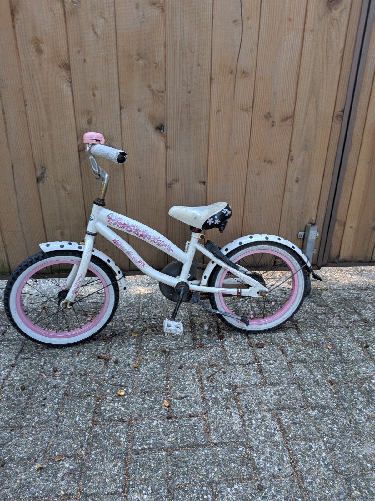 Kinderfiets 16 inch - Wit met roze details, Fietsen en Brommers, Ophalen, Gebruikt, Terugtraprem, 16 tot 20 inch
