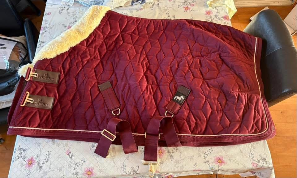 Kentucky Show/stal deken, Dieren en Toebehoren, Paarden en Pony's | Dekens en Dekjes, Rood, Nieuw, Ophalen of Verzenden, 160 g