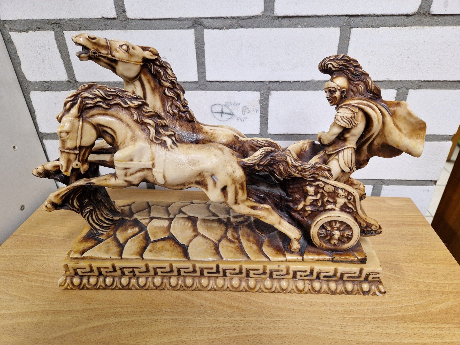 Mooi beeld Romeinse strijdwagen, Verzamelen, Beelden en Beeldjes, Ophalen, Zo goed als nieuw, Mens