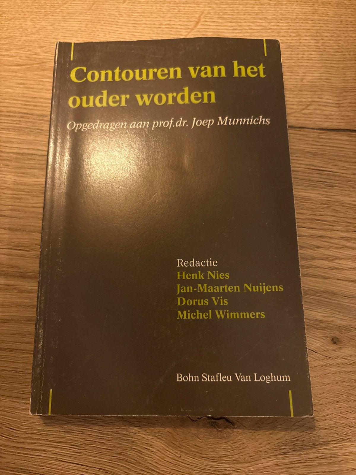Contouren van het ouder worden - Joep Munnichs, Ophalen of Verzenden, Gelezen