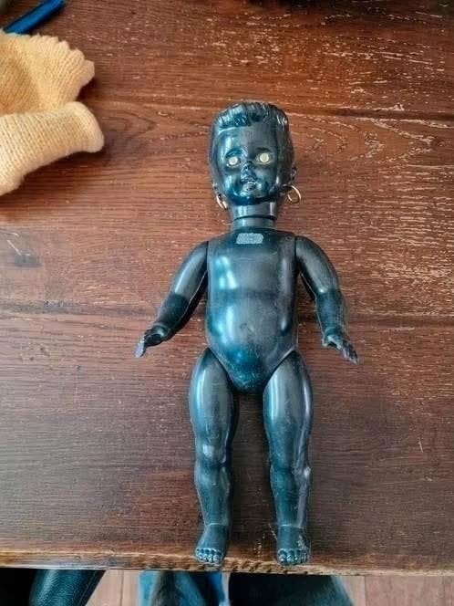 Vintage Zwarte Babypop - Spreekt niet meer, Verzamelen, Poppen, Ophalen of Verzenden