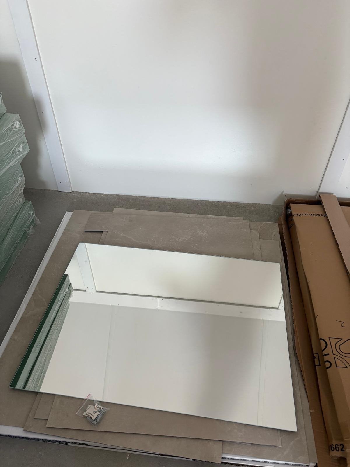 (nieuw) wastafel met kraan en spiegel, Ophalen, Zo goed als nieuw, Chroom, Wastafel