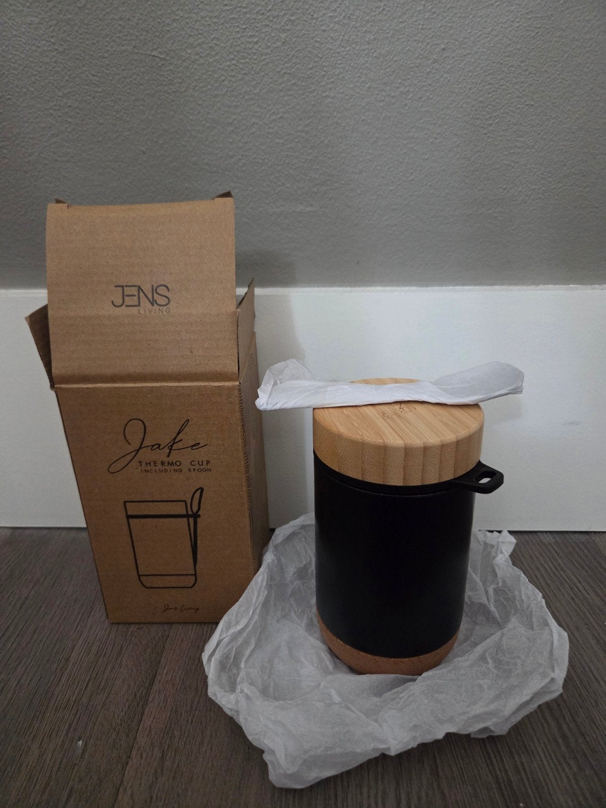 Jens Living Jake Thermo Cup met lepel - Nieuw in doos, Overige typen, Hout, Nieuw, Ophalen of Verzenden