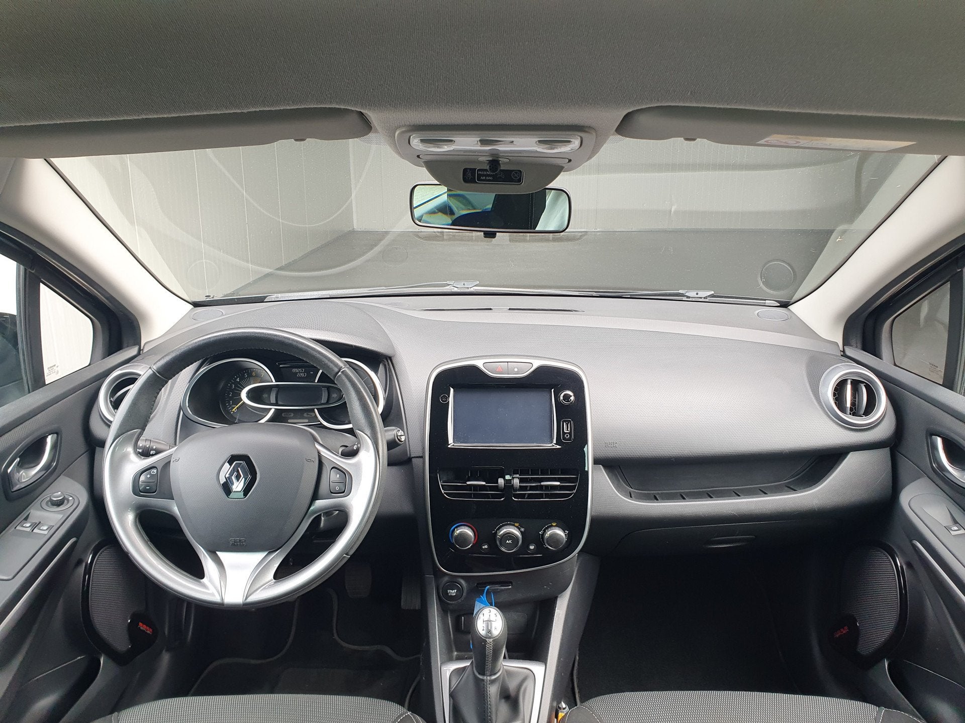 Renault Clio Estate 0.9 TCe Night&Day NAVI/PDC/AIRCO/CRUISE/, Voorwielaandrijving, Stof, Zwart, Origineel Nederlands