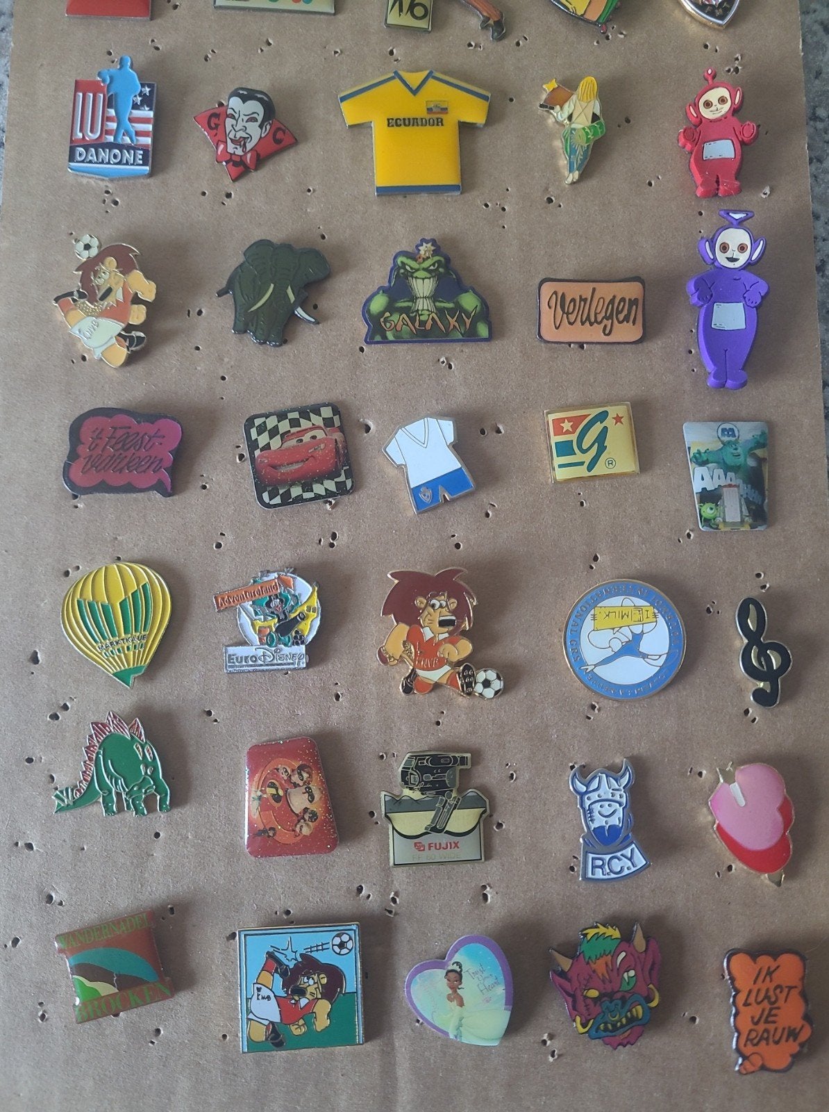 35 Diverse Pins met Achterkantjes - Verzameling, Verzamelen, Speldjes, Pins en Buttons, Verzenden