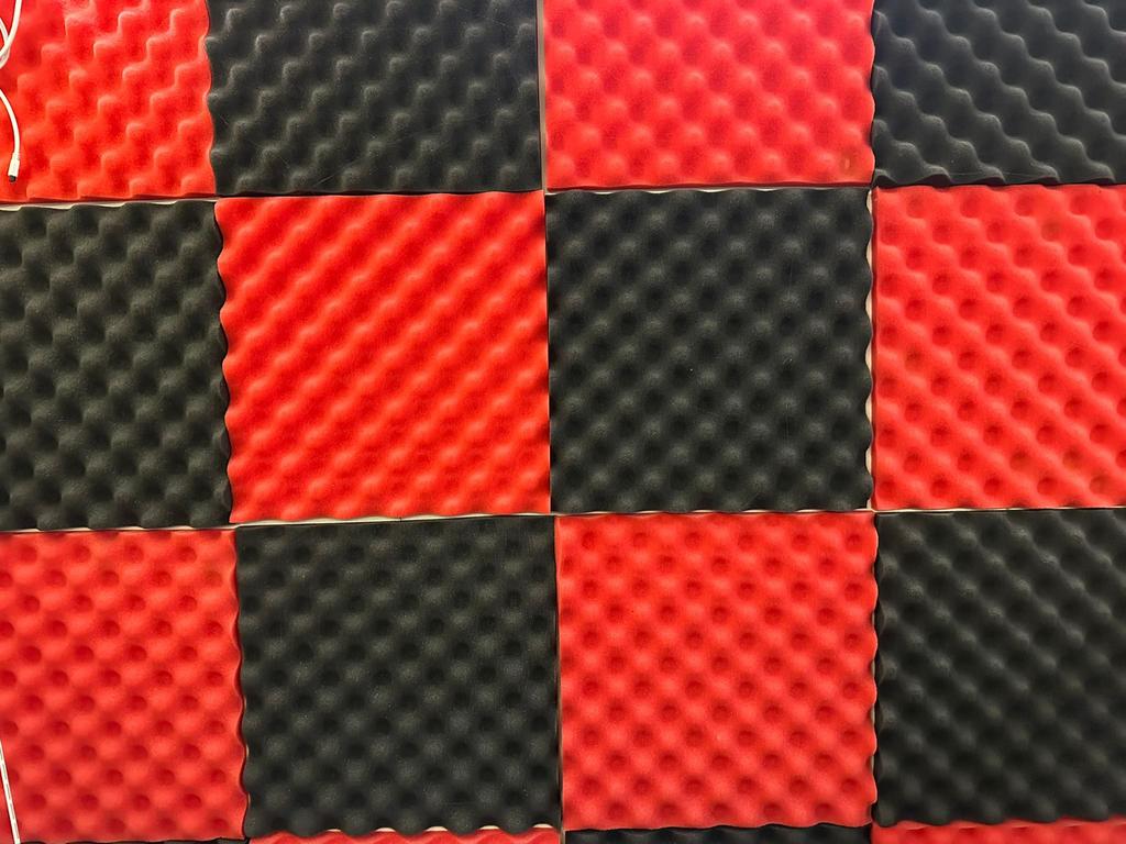 Zwart / rood akoestische schuimpanelen 47 stuks, Ophalen of Verzenden, Zo goed als nieuw