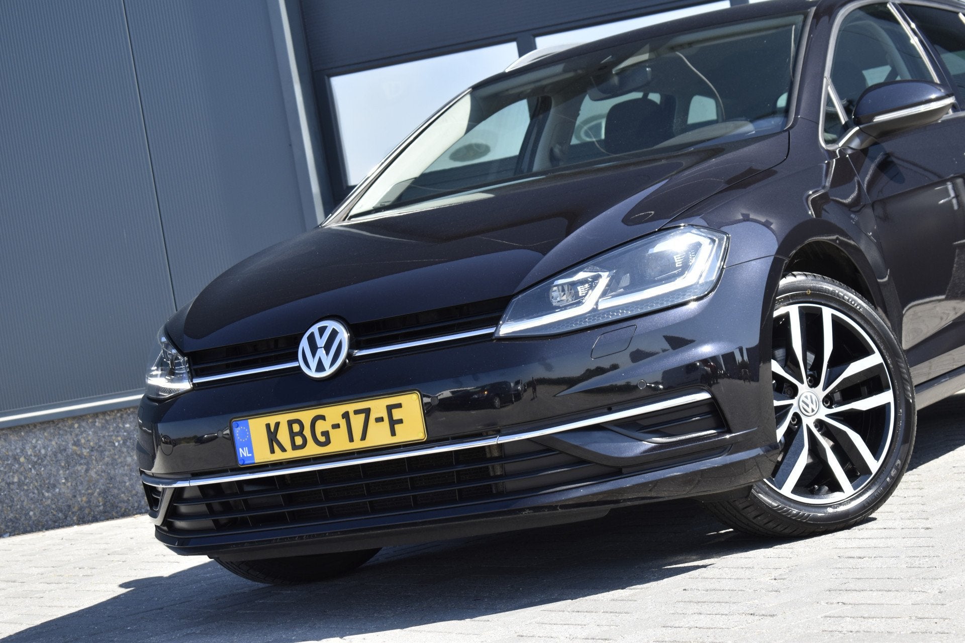Volkswagen Golf Variant 1.5 TSI Highline Sound Carplay - Cru, Stof, 4 cilinders, 150 pk, Zwart