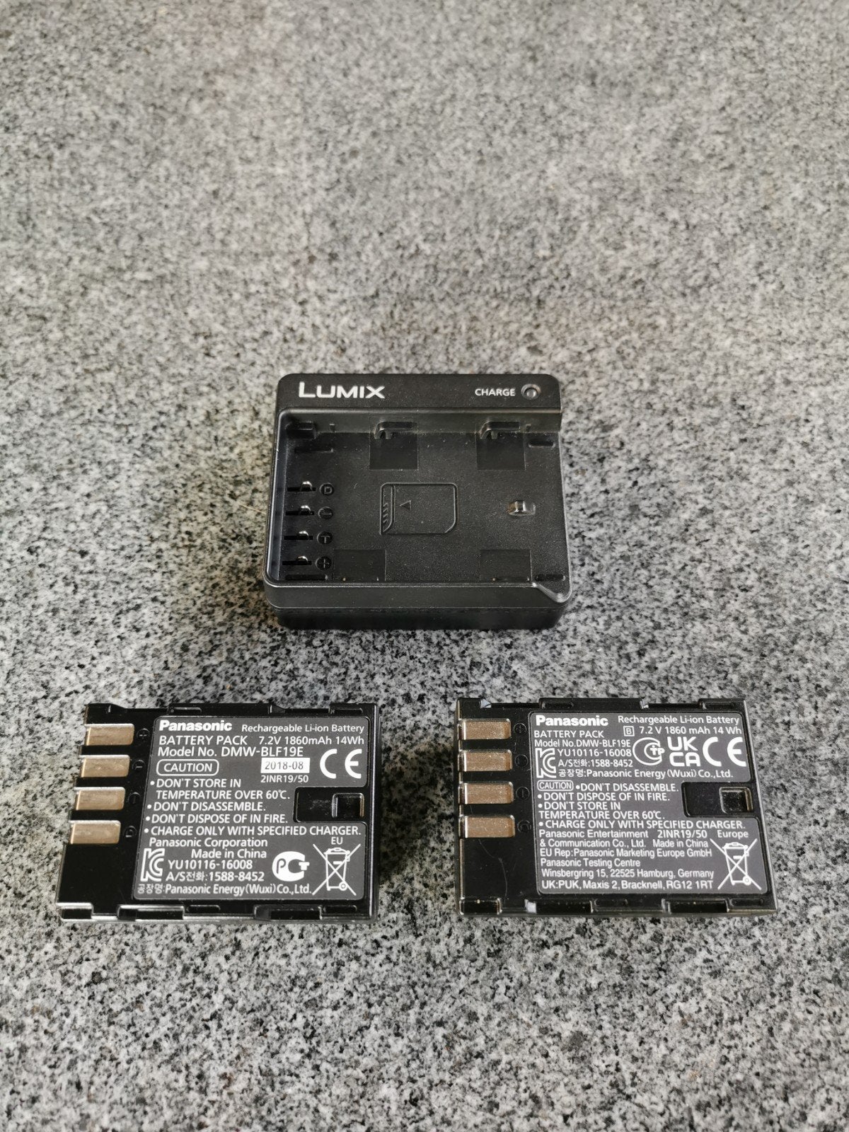 2 originele  Panasonic BLF19 batterijen incl. lader, Gebruikt, Batterij, Opladen via netstroom, Panasonic
