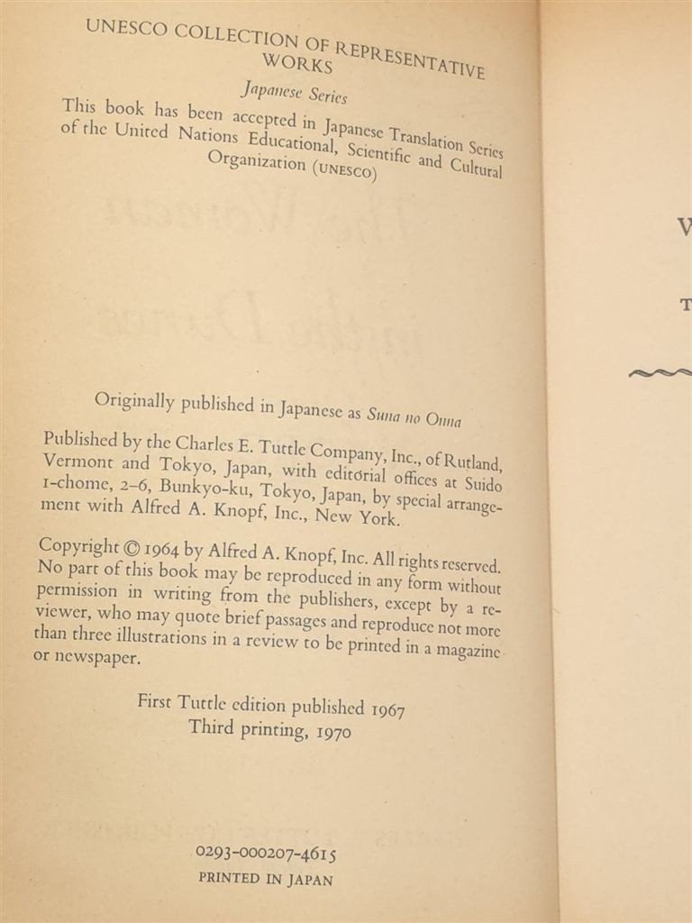 The Woman in the Dunes — Kobo Abe, UNESCO 1970, Boeken, Ophalen of Verzenden, Gelezen