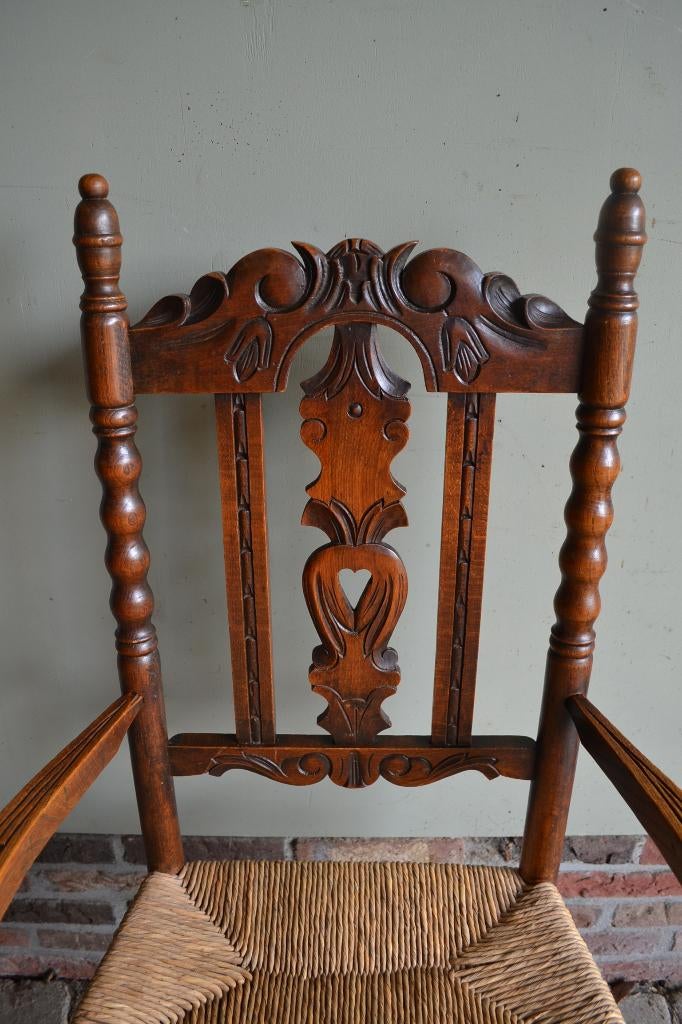 Prachtige antieke eiken stoel, fauteuil met biezen zitting., Verzenden