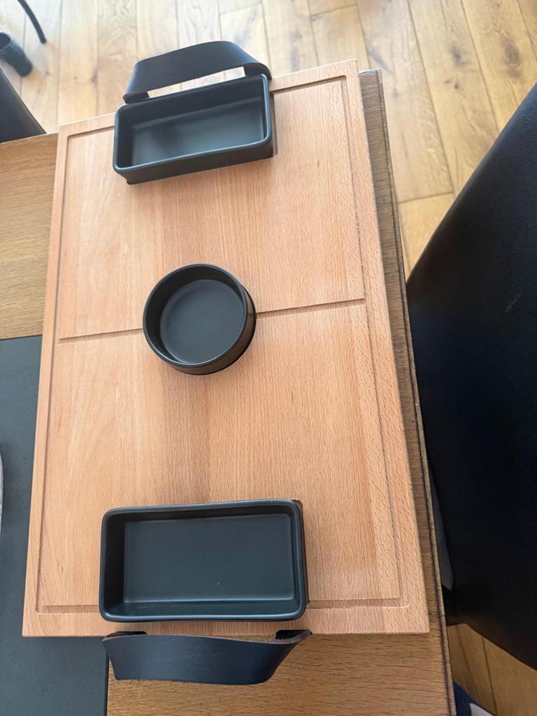 Mooie serveer plank met schaaltjes voor hapjes (nieuw), Ophalen of Verzenden, Nieuw, Hout