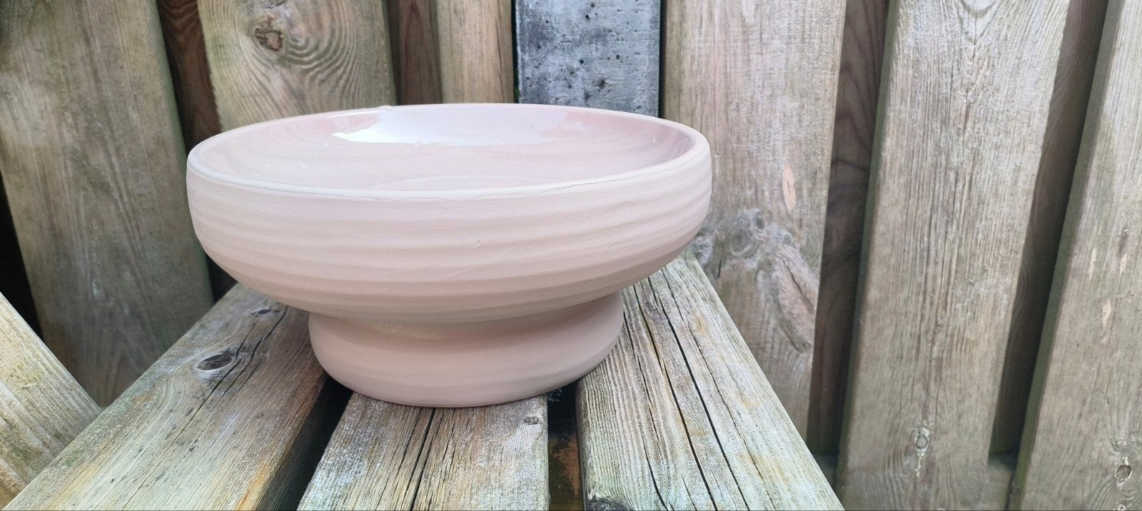 Mooie schaal taupe., 25 tot 40 cm, Rond, Ophalen of Verzenden, Zo goed als nieuw