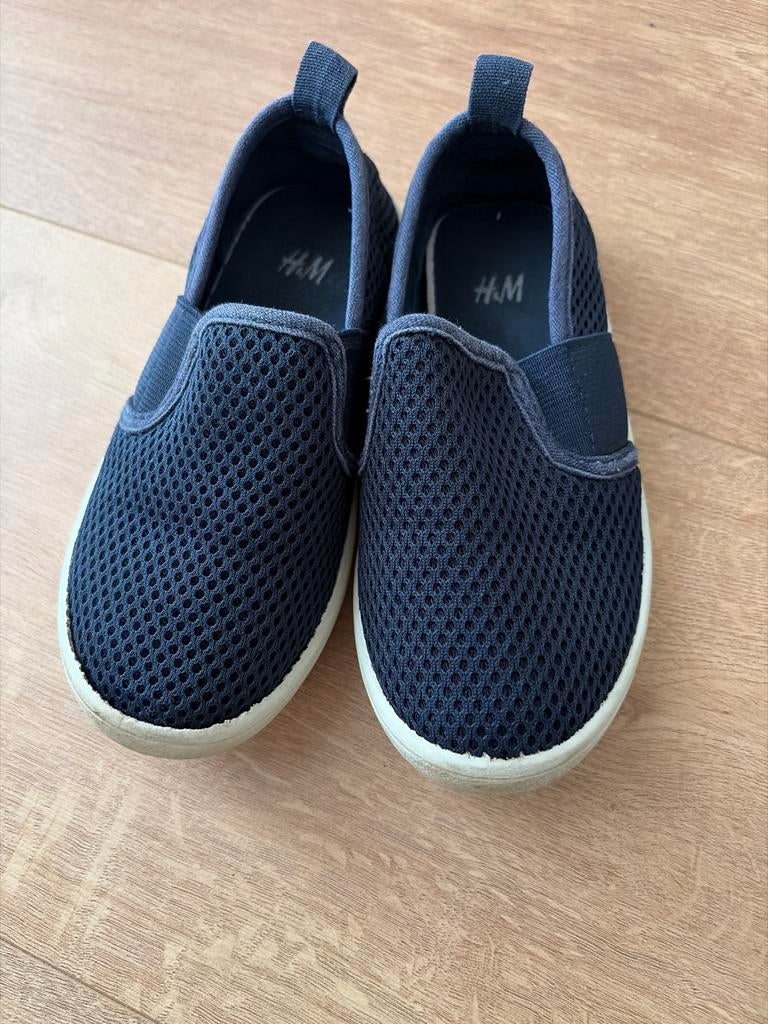 H&M donkerblauwe instappers - maat 26, Schoenen, Ophalen of Verzenden, Zo goed als nieuw, Jongen