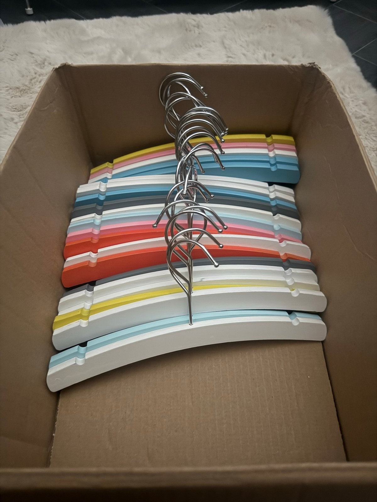 20 Kleurrijke kledinghangers voor baby/kinder kleding, Ophalen, Zo goed als nieuw