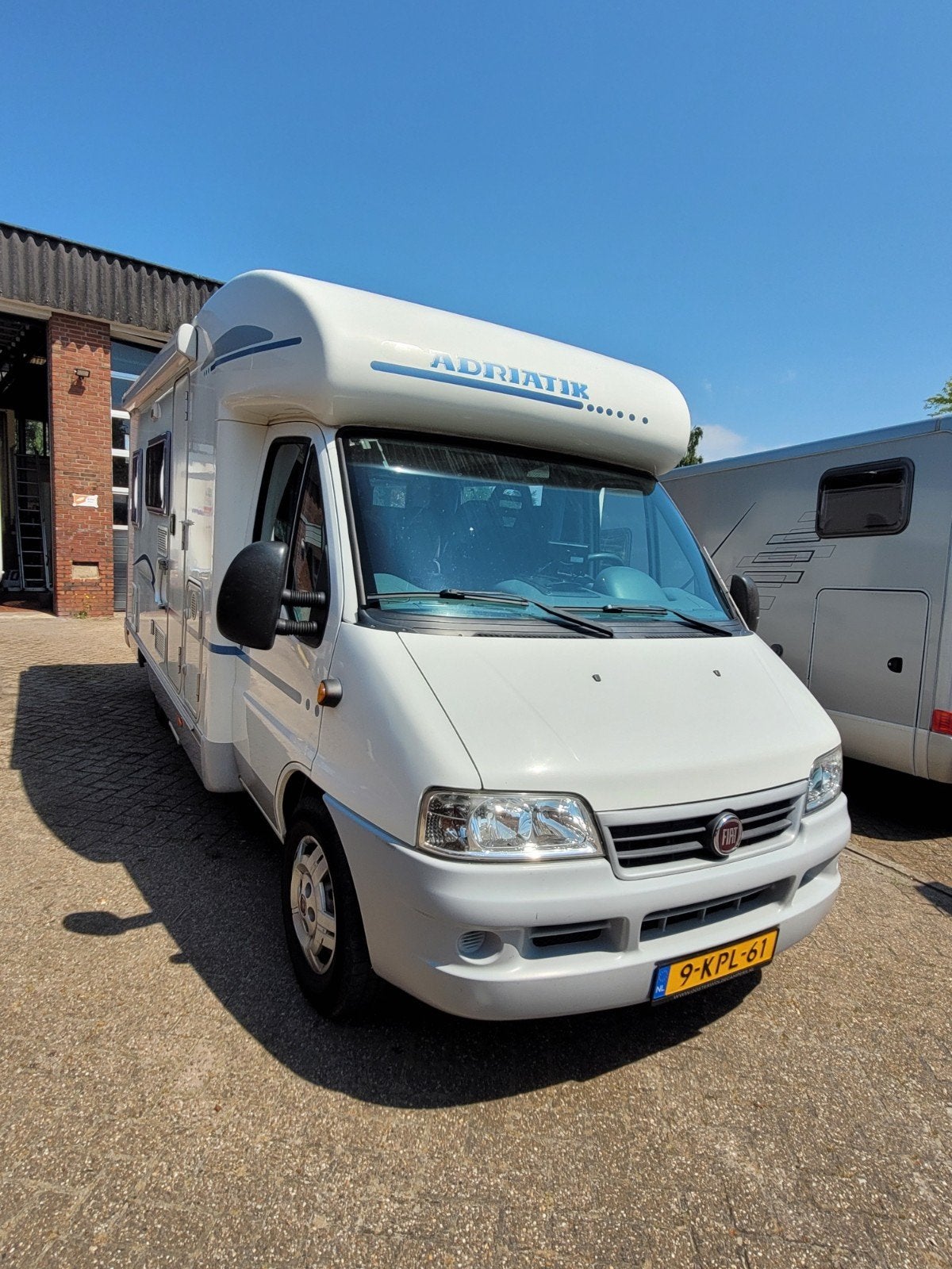 Adria Adriatik BJ 2006 Airco 6 zit/4 slaapplaatsen, Ringverwarming, Fiat, Treinzit, Koelkast