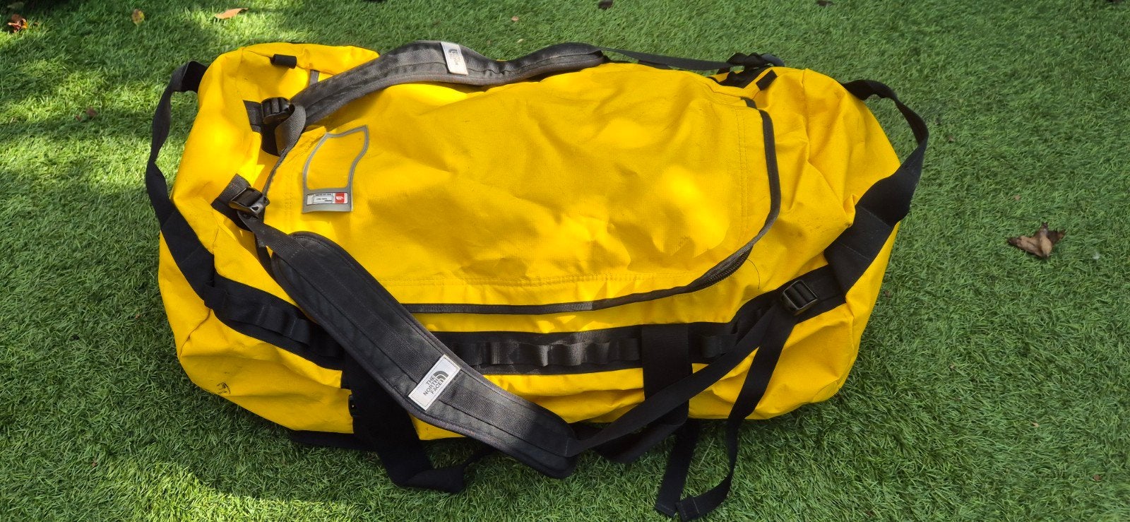 The North Face Base Camp Duffel - Geel (Maat XXL 150L), 30 cm of meer, Geel, Zo goed als nieuw, 55 tot 75 cm