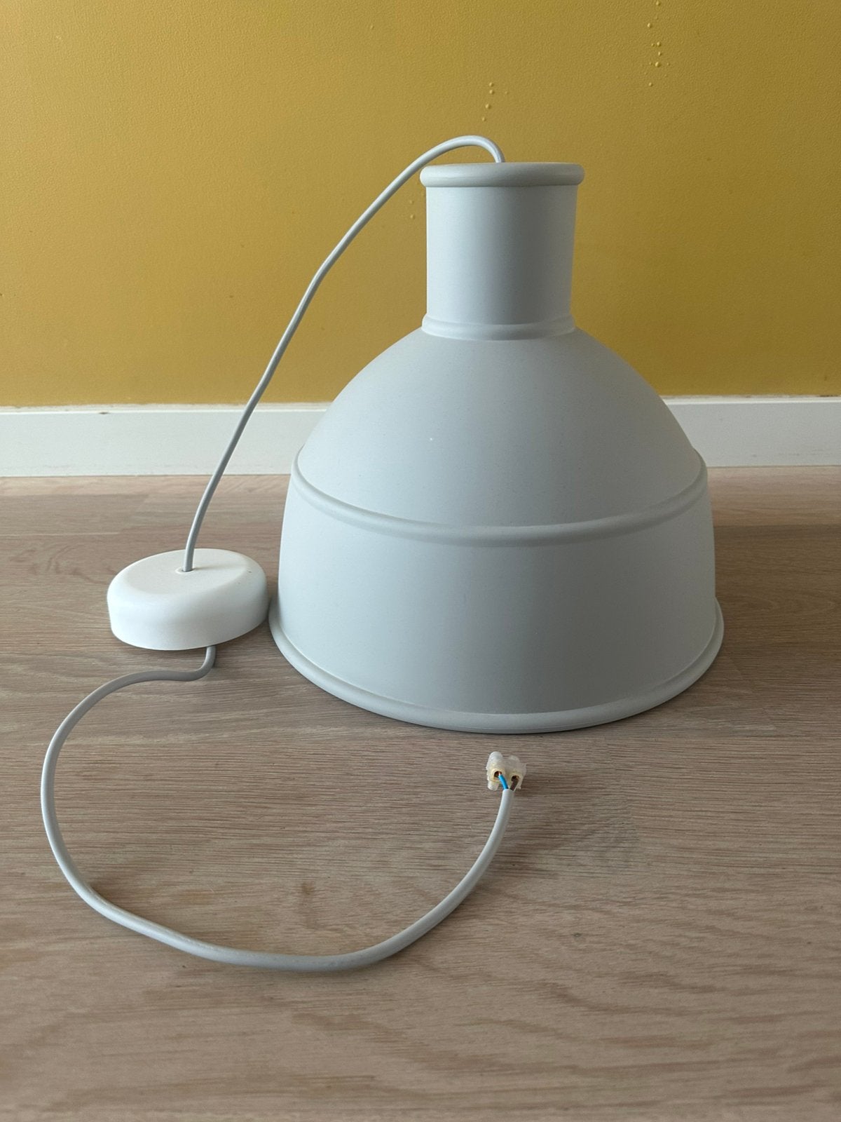 Muuto unfold design lamp lichtgrijs, Ophalen of Verzenden, Zo goed als nieuw, Kunststof