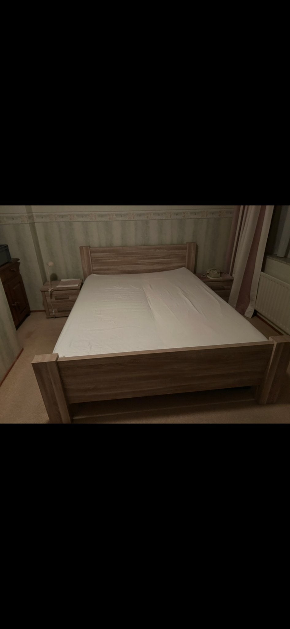 Tweepersoonsbed met nachtkastjes - Zo goed als nieuw
