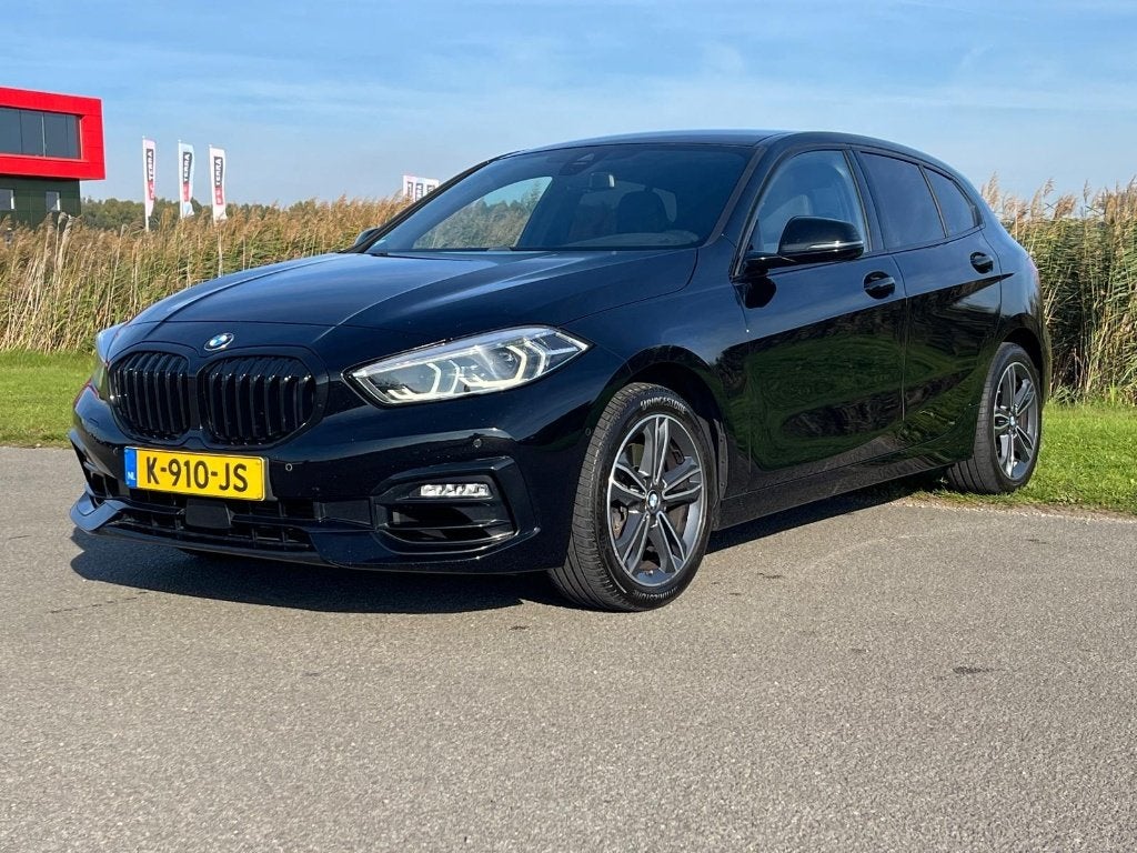 BMW 116i Executive Ed. Automaat | Camera | Live Cockpit, Dealer onderhouden, Leder en Stof, Zwart, Origineel Nederlands