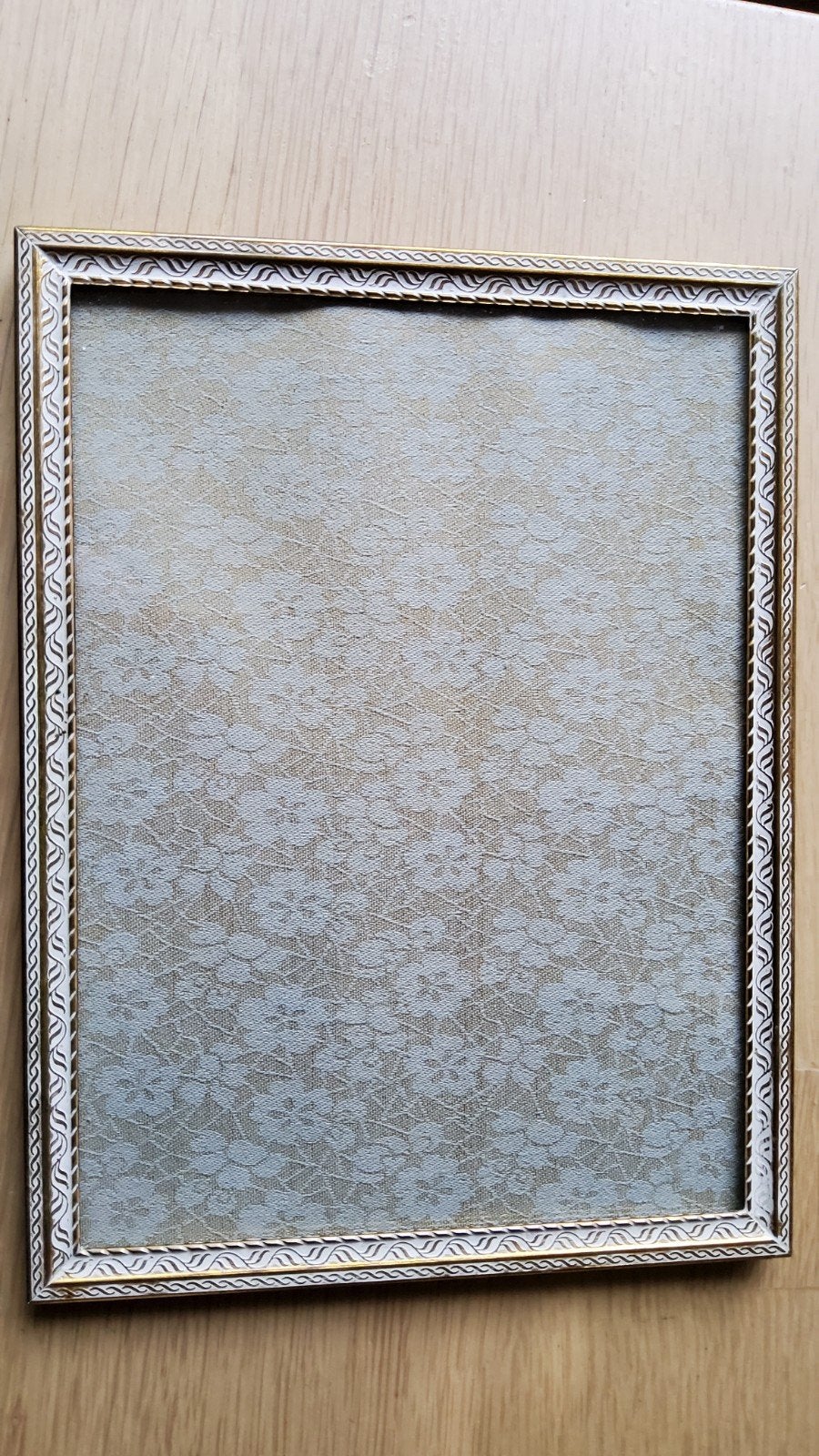 Antiek goud kleurig fotolijstje witte sierrand bol glas., Ophalen of Verzenden