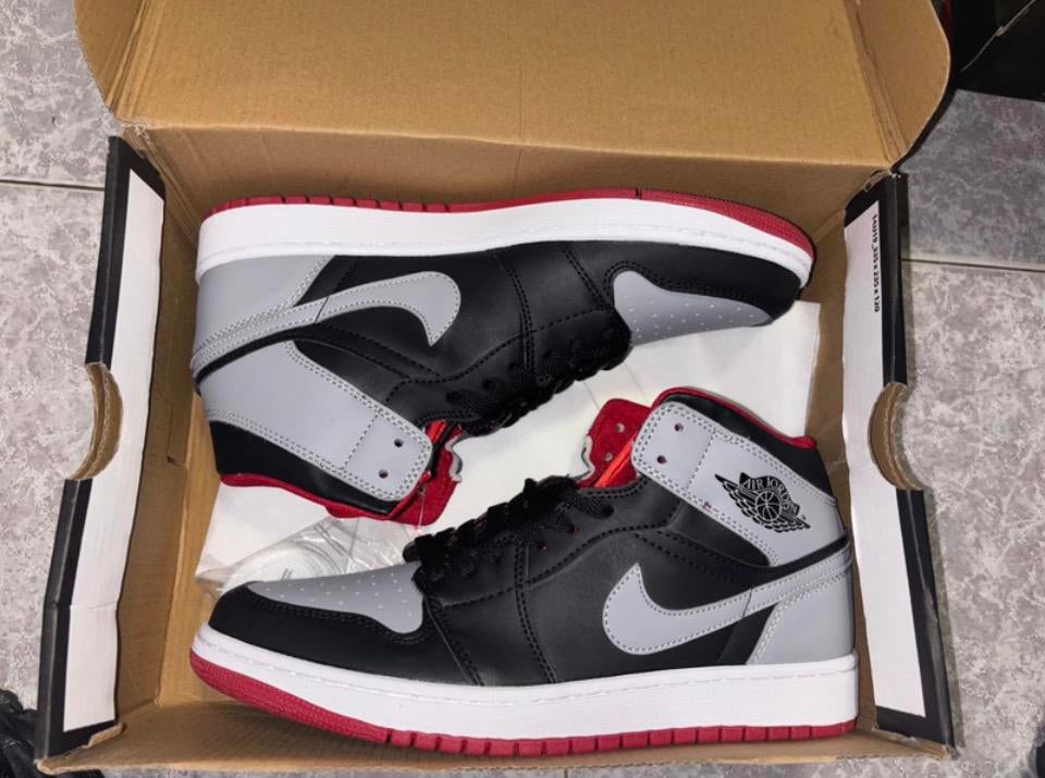 Nike Air Jordan 1, Verzenden, Zo goed als nieuw, Overige kleuren