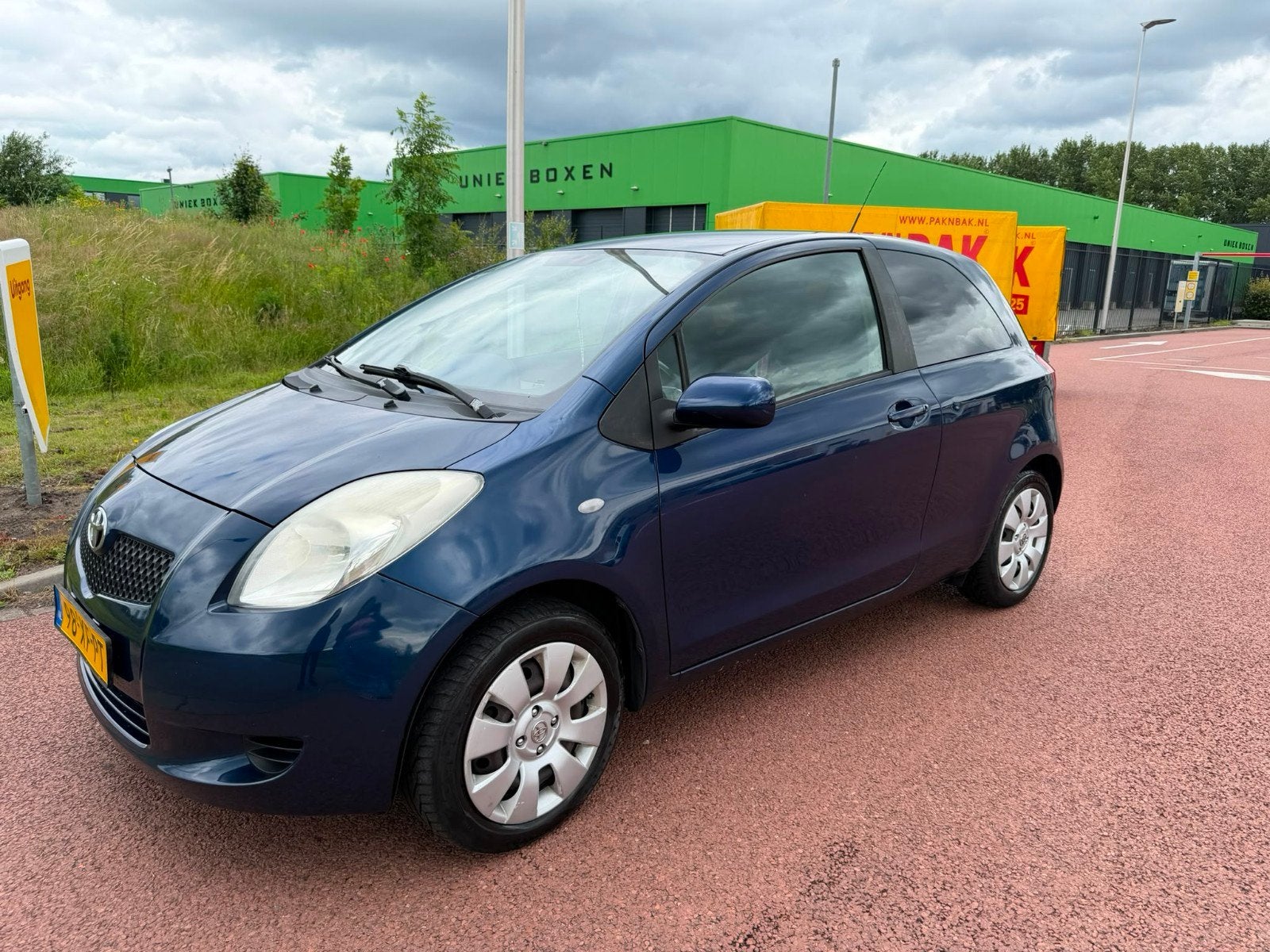Toyota Yaris 1.3 16V Vvt-i 3DR Luna 2007 Blauw, Auto's, Voorwielaandrijving, 40 €/maand, 4 cilinders, 547 kg