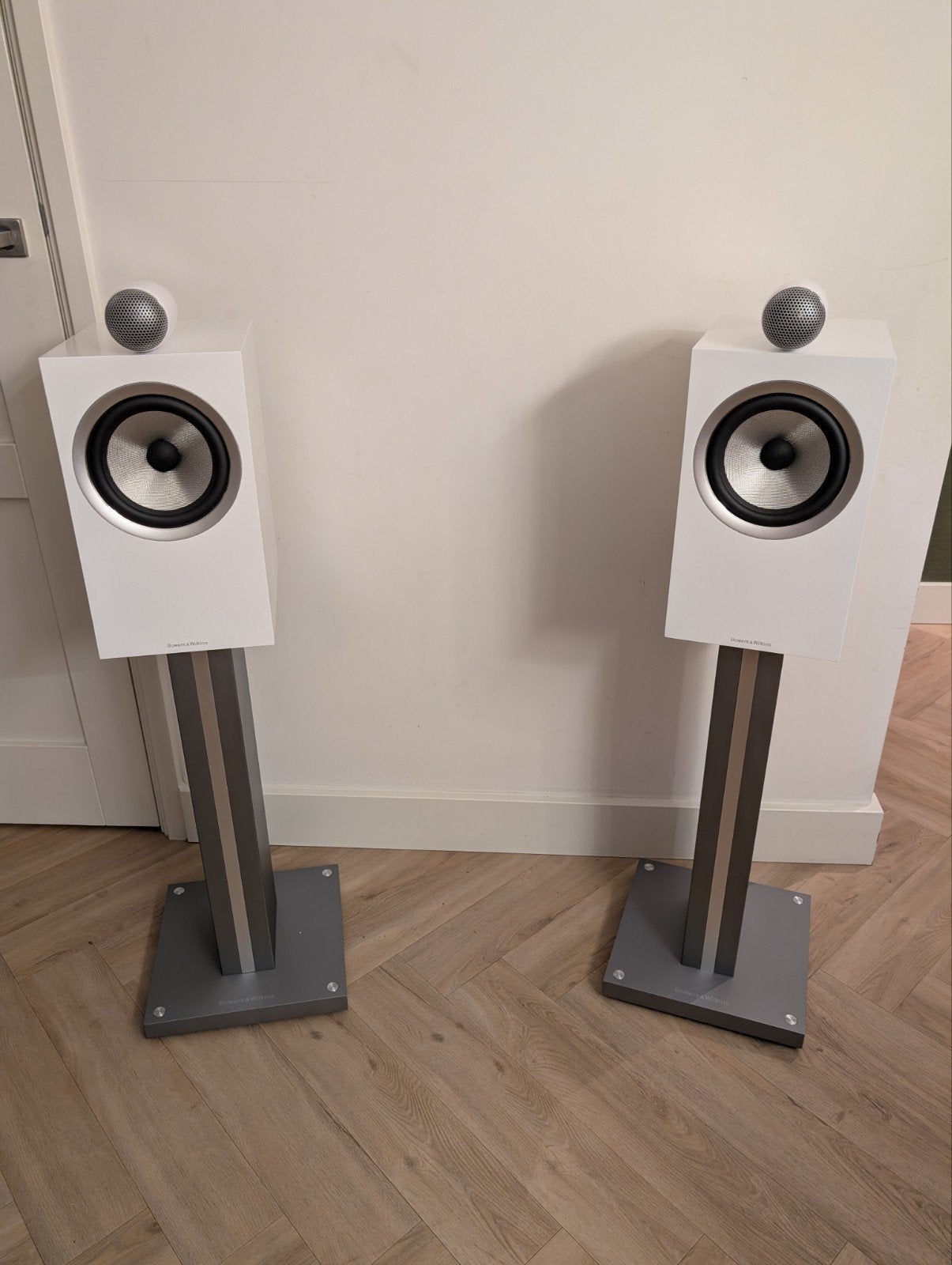Bowers & Wilkins 705 S2 Speakers Wit (incl. stands), Audio, Tv en Foto, Ophalen, Inclusief standaarden, Zo goed als nieuw, Bowers & Wilkins (B&W)