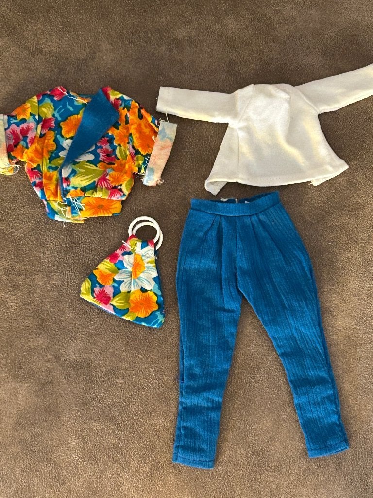Barbie kleertjes vintage, Verzamelen, Poppen, Ophalen of Verzenden, Gebruikt, Kleertjes