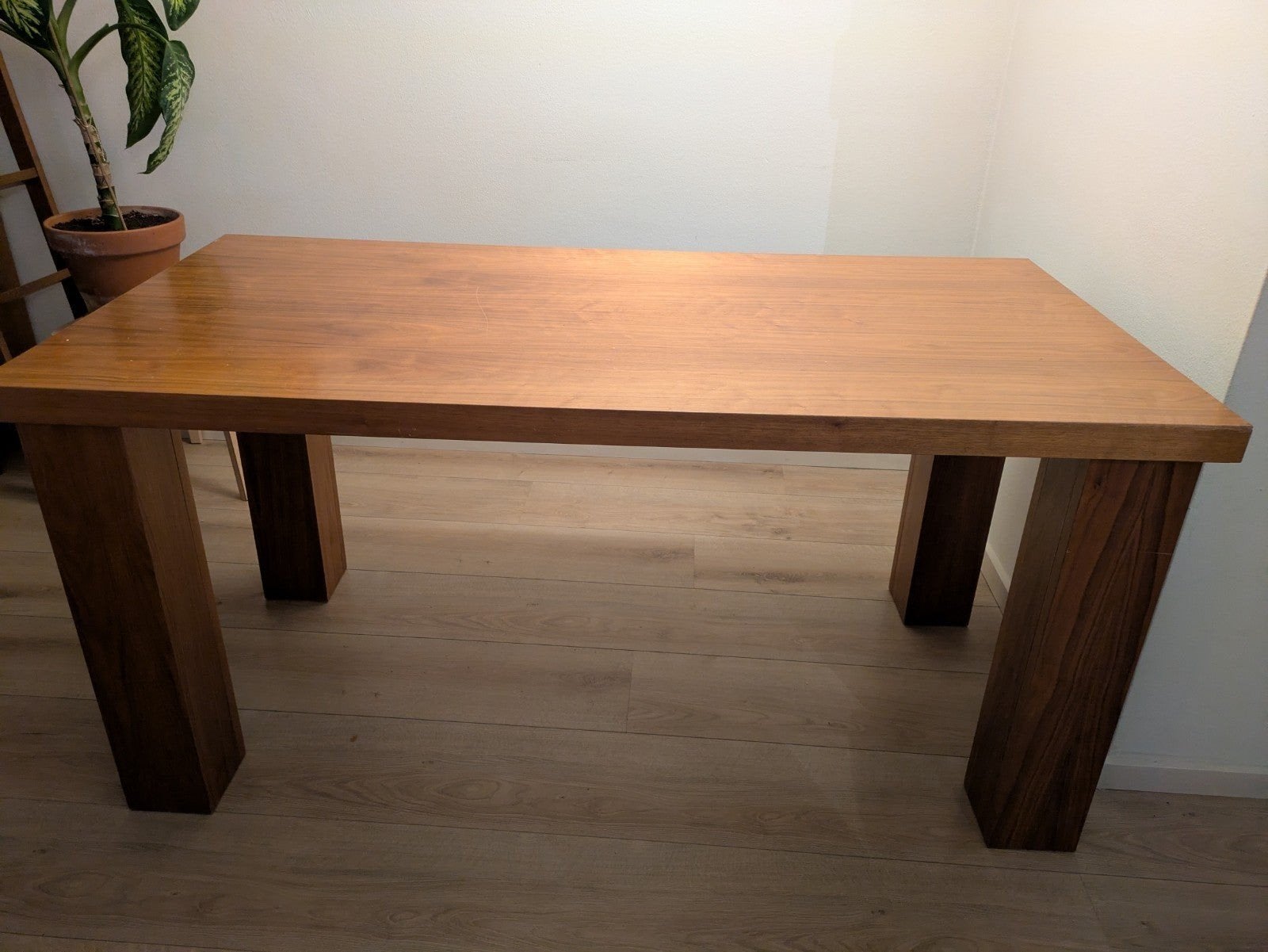 Massief houten eettafel, Huis en Inrichting, Ophalen, 100 tot 150 cm, 50 tot 100 cm, Vier personen