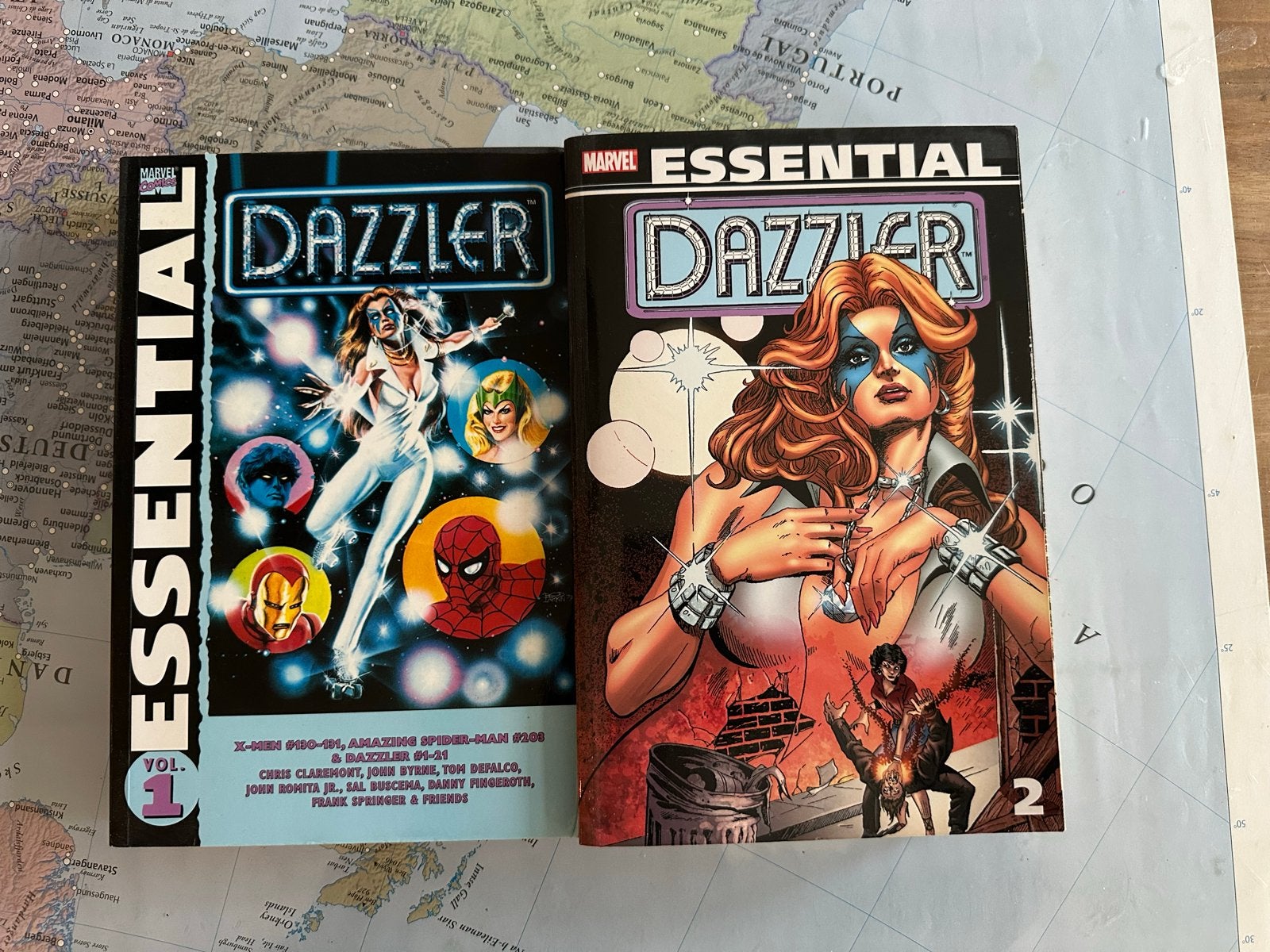 Dazzler Essential Vol. 1 & 2 en V for Vendetta Comics, Boeken, Strips | Comics, Meerdere comics, Ophalen of Verzenden, Gelezen