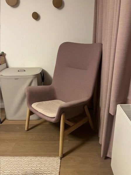 IKEA VEDBO Fauteuil Hoge Rugleuning | Lichtbruin-Roze, Hout, 75 tot 100 cm, Zo goed als nieuw, 75 tot 100 cm
