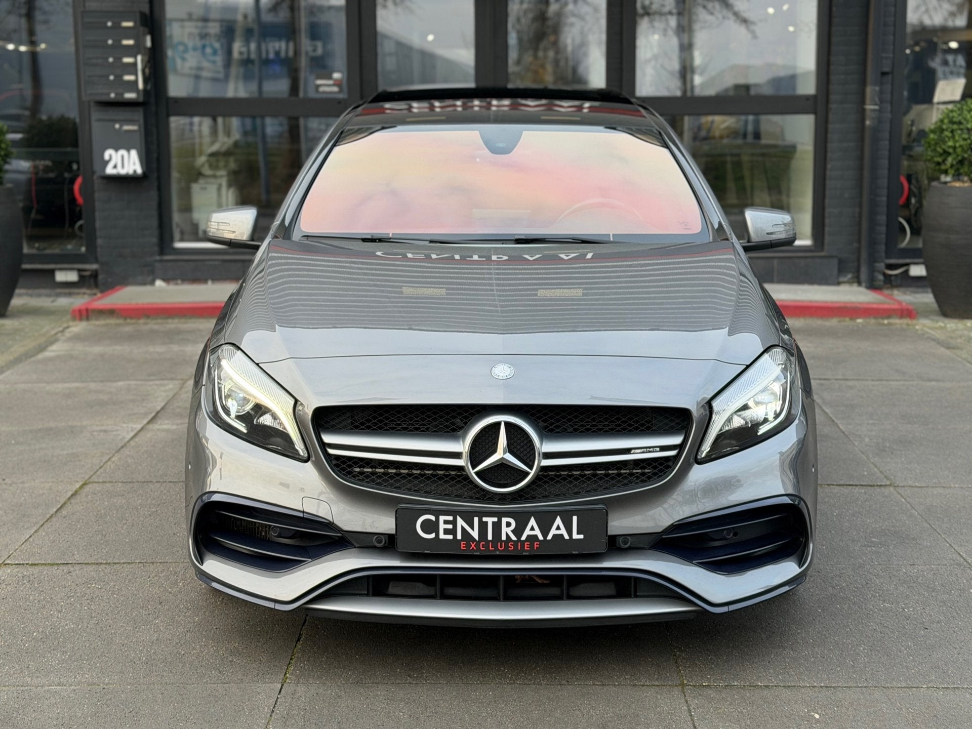 Mercedes-Benz A-klasse 45 AMG 4MATIC Pano|Armytrix|Camera|Le, Automaat, Dealer onderhouden, 4 cilinders, 14 km/l