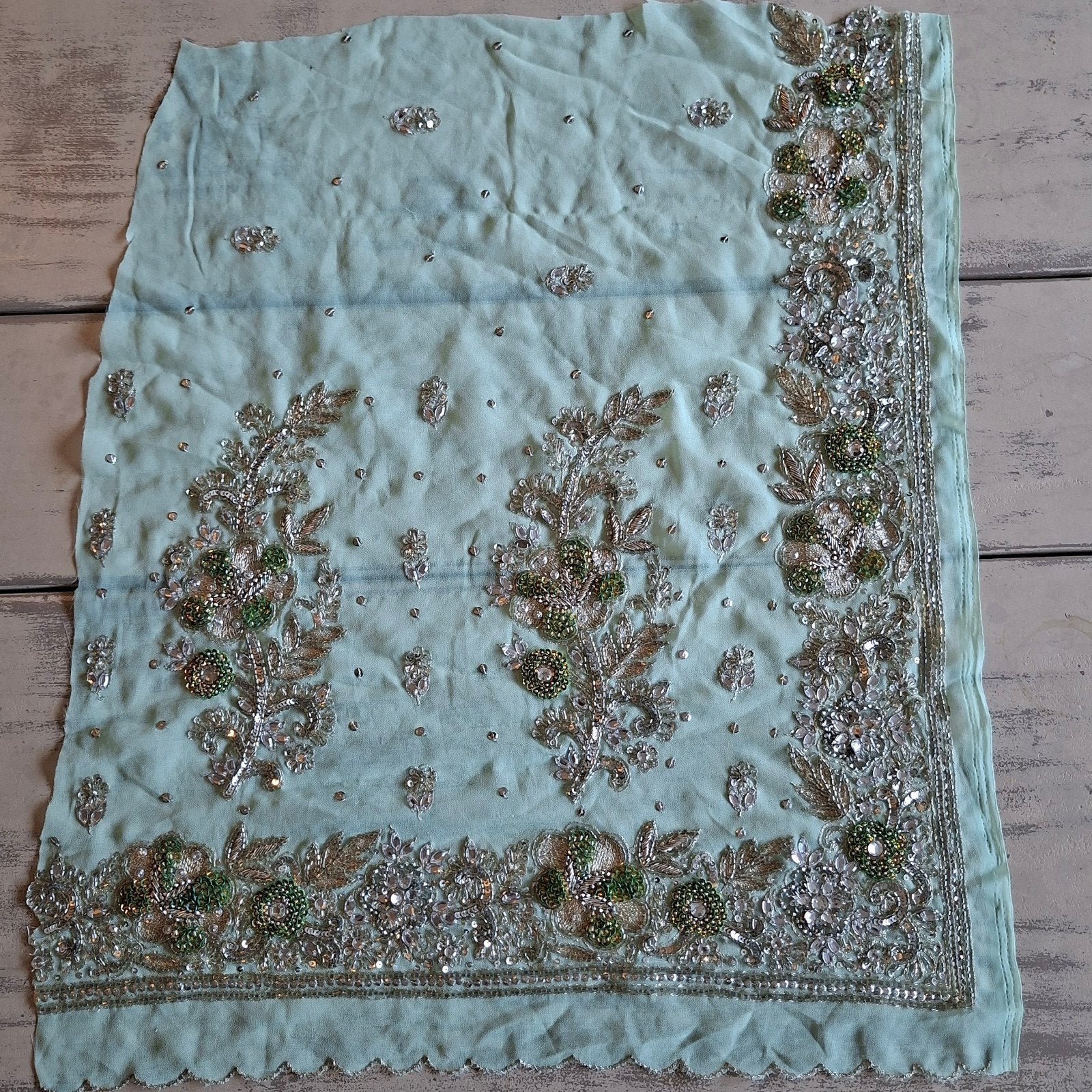 Stuk Sari Chiffon Zijde Handgeborduurde Bloemen, kralen, Ophalen, Overige kleuren, Zo goed als nieuw, 30 tot 120 cm
