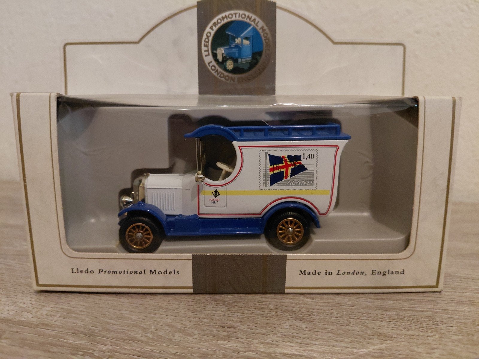 Limited Edition "Åland Post" 1926 Bullnose Morris Van, Overige merken, Auto, Verzenden, 1:32 tot 1:50