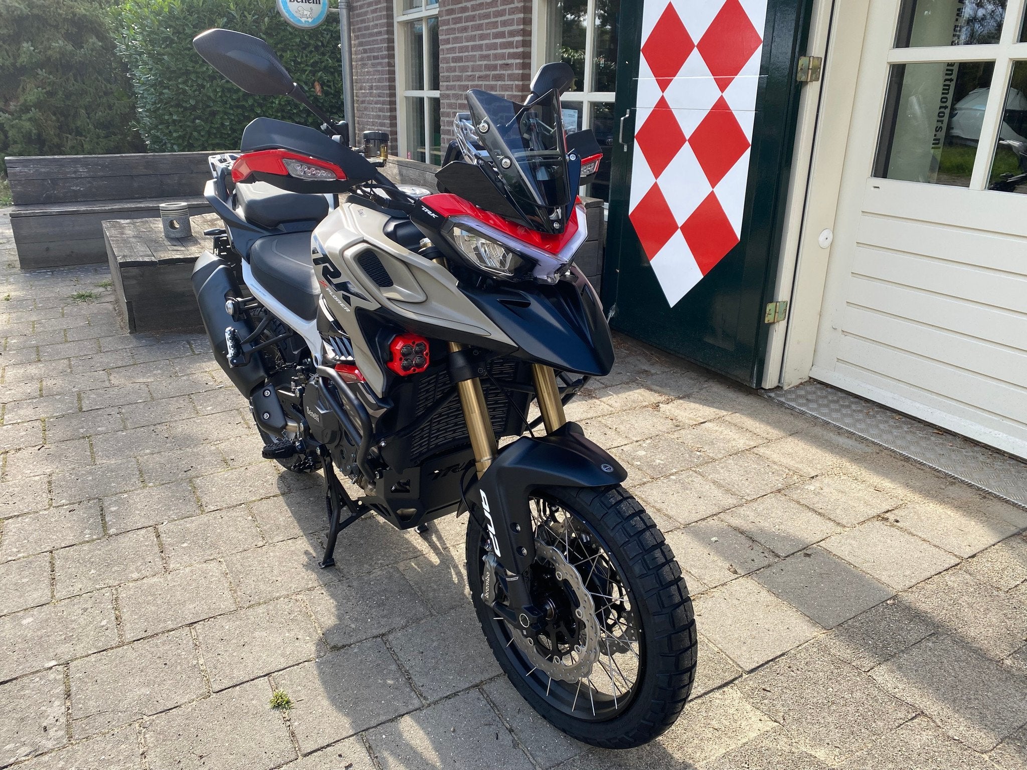 Benelli TRK 902 XPLORER ABS (bj 2026), Motoren, Nieuw, Strada Fornace Vecchia 30
61122  Pesaro, IT, Bedrijf, Support@benelli.com