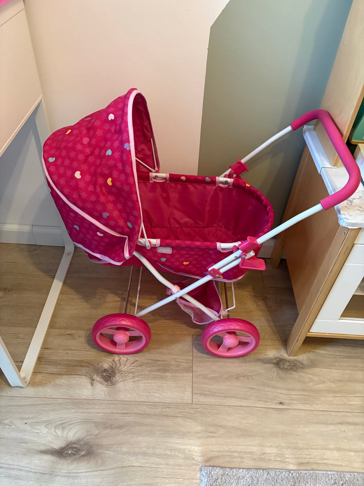 Roze poppenwagen met hartjespatroon, Ophalen, Zo goed als nieuw, Overige typen