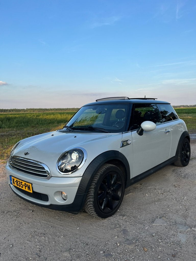 MINI Cooper Automaat | Pano | Stoelverw. | Leder | Historie, Auto's, Dealer onderhouden, Zwart, 4 cilinders, 4 stoelen