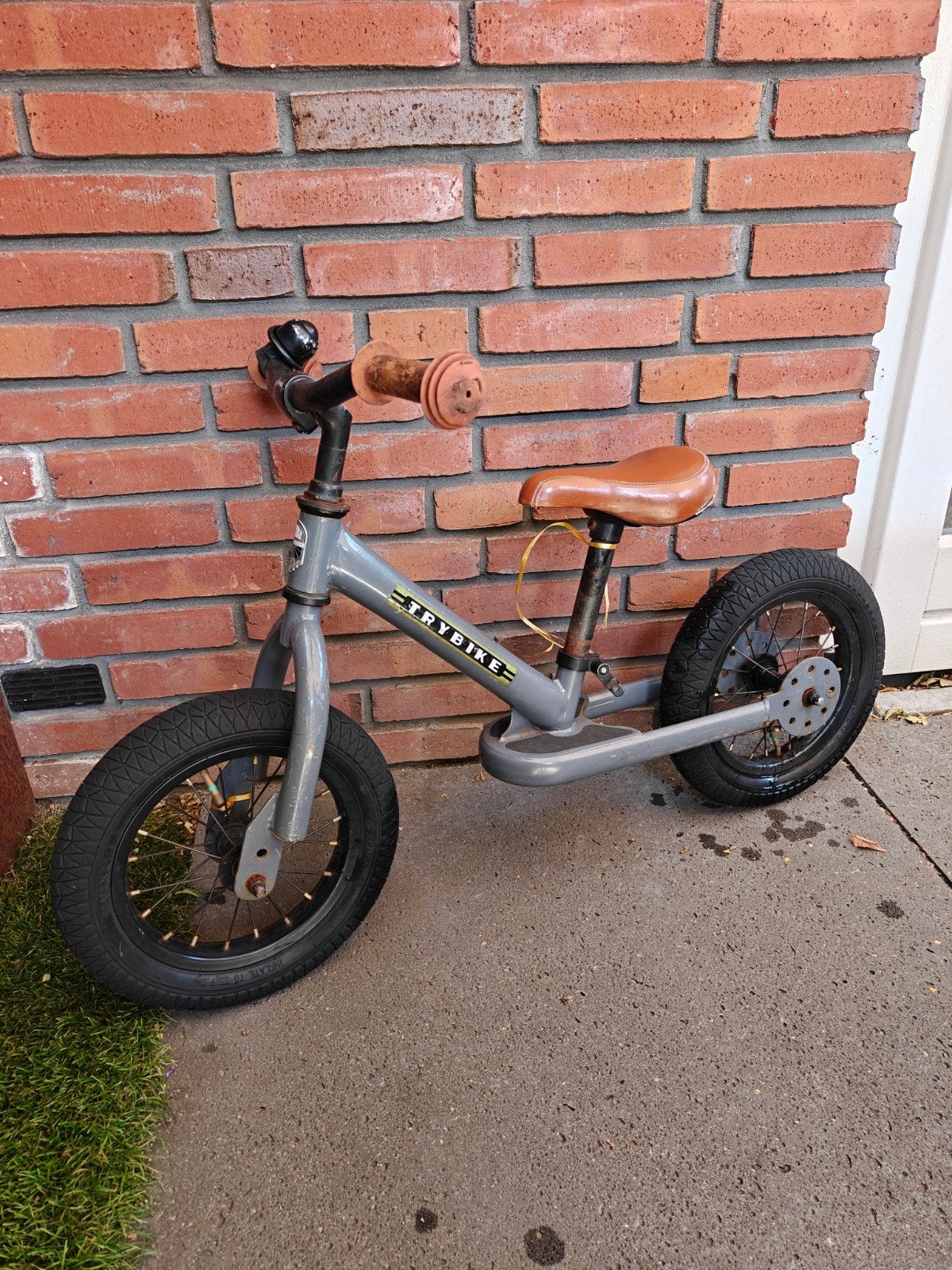 grijze trybike loopfiets, Ophalen, Gebruikt, Minder dan 16 inch