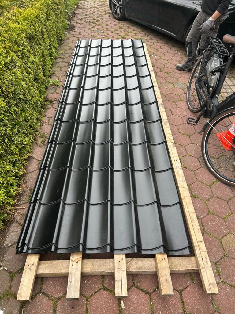 2 nieuwe zwarte dakpanplaten, 389 cm lang, panlengte 35 cm, Doe-het-zelf en Verbouw, Dakpannen en Dakbedekking, Gebruikt, Zwart