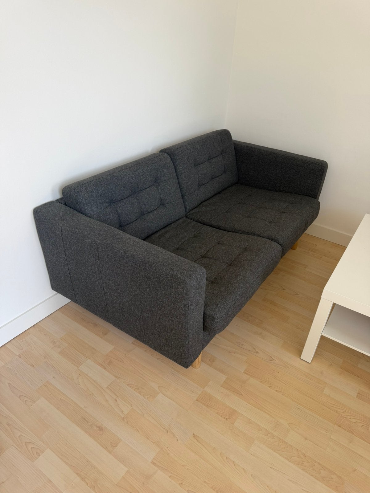 Ikea twee zits bankje grojs stof zgan, Tweepersoons, 75 tot 100 cm, Ophalen of Verzenden, Zo goed als nieuw