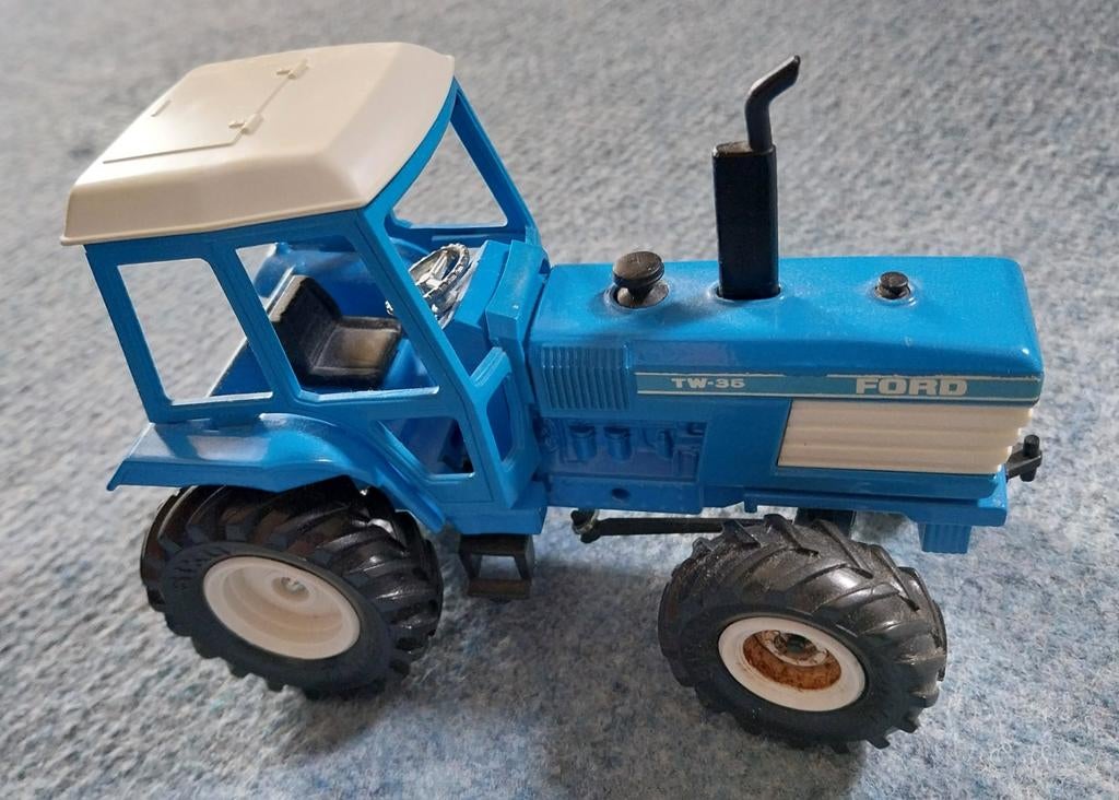 Siku 2855 FORD TW 35 Tractor schaal 1:32 - Nieuwstaat, Hobby en Vrije tijd, Modelauto's | 1:32, Zo goed als nieuw, Tractor of Landbouw