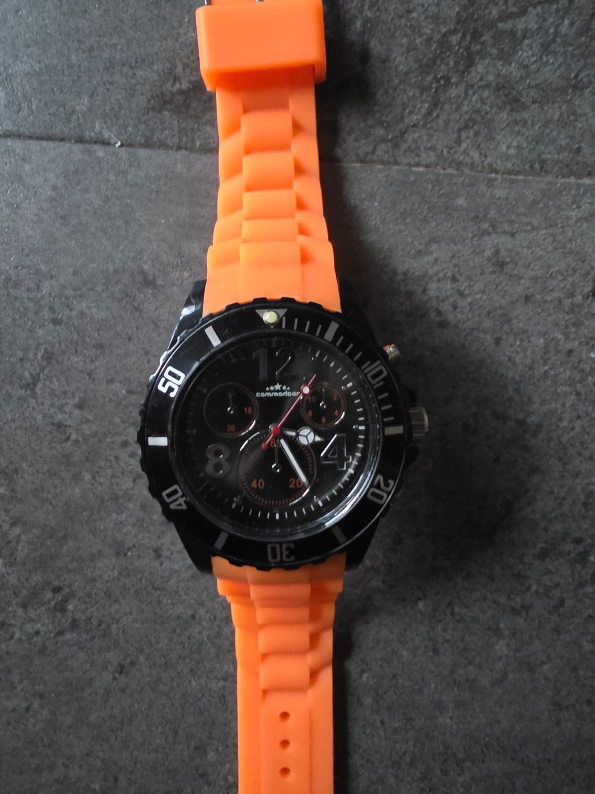 Sportief Commodoor horloge  Chronograaf look, Sieraden, Tassen en Uiterlijk, Overige merken, Polshorloge, Kunststof, Ophalen of Verzenden