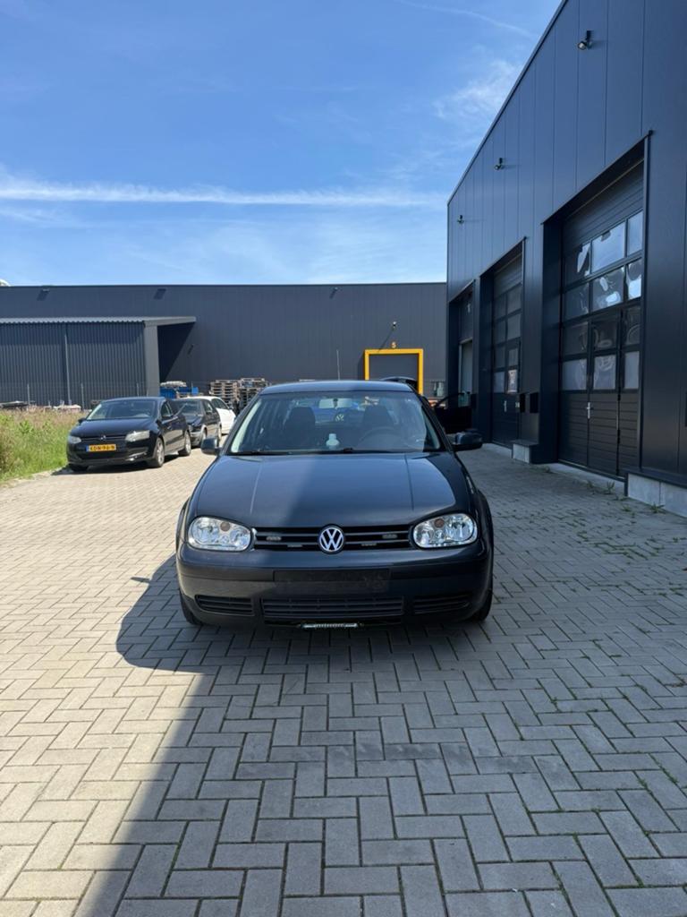 Unieke Volkswagen Golf 1.6 mag ook in onderdelen, Voorwielaandrijving, 1145 kg, 4 cilinders, Blauw