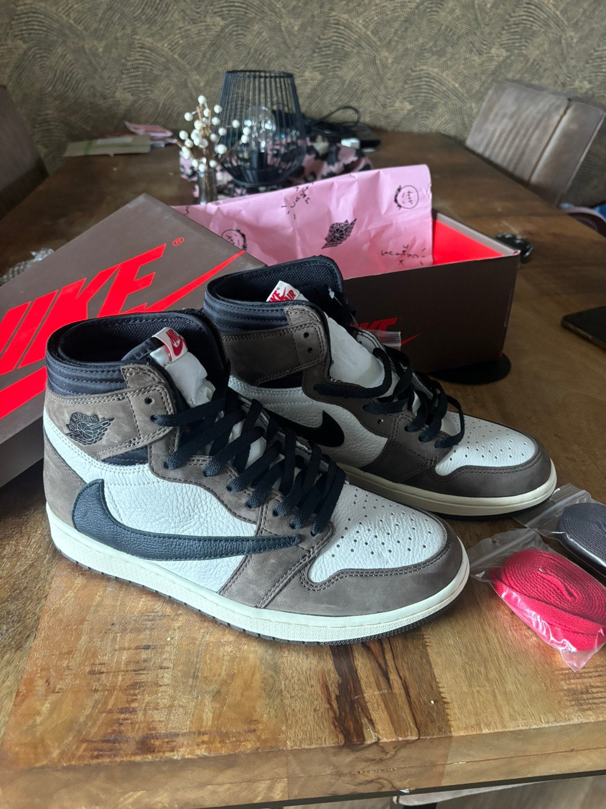 Nike jordan travisscott Nieuw nooit gedragen geen  namaak, Ophalen of Verzenden, Zo goed als nieuw